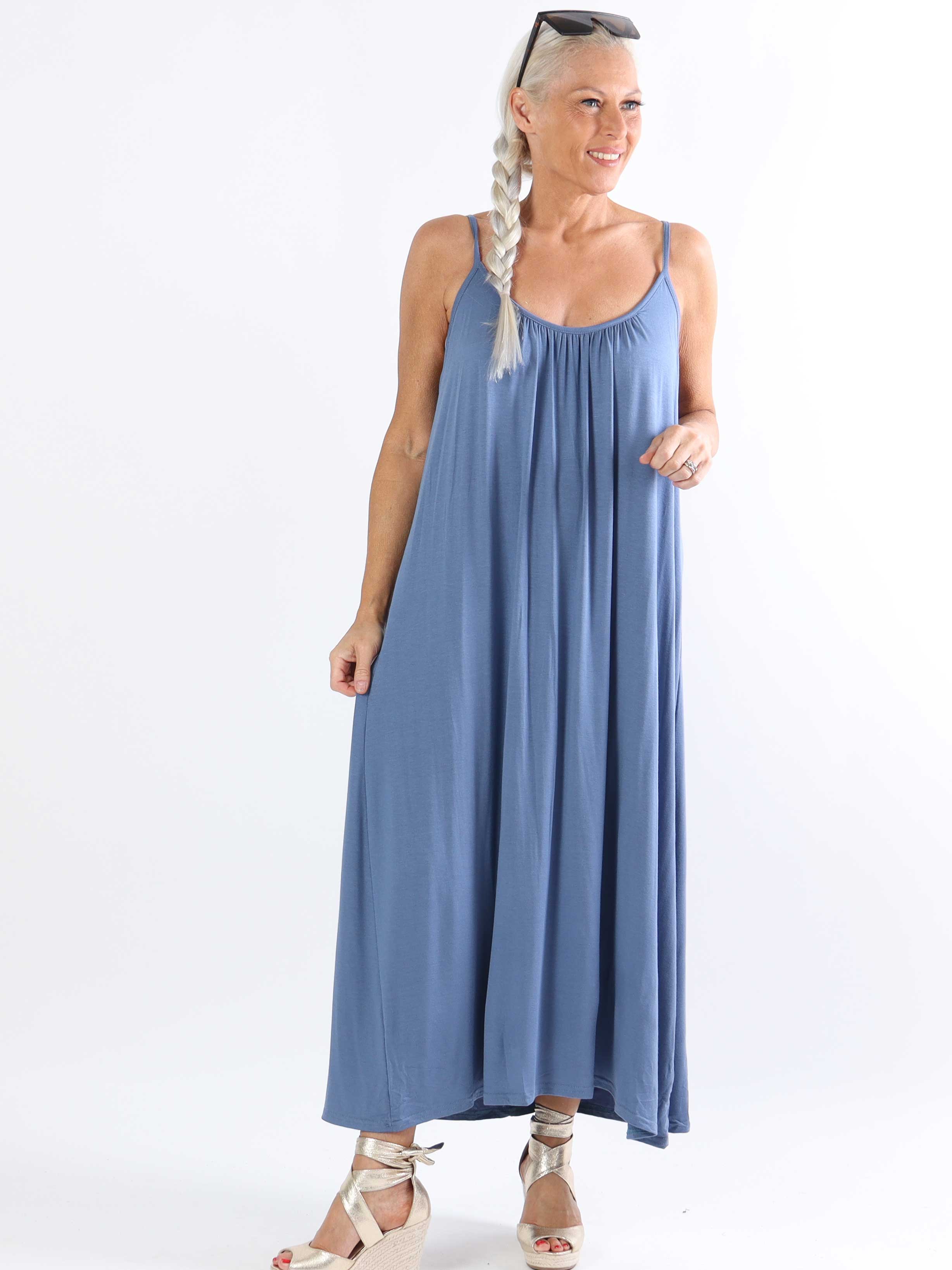 Olivia - Lång plus size-klänning med band i viskos